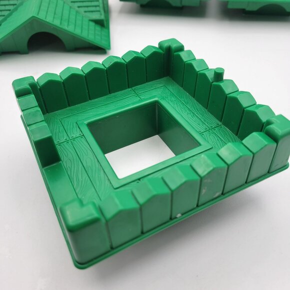 Lincoln Logs Frontier Fort Replacement Lookout Towers Gate Doors & Green Roof - Picture 2 of 8